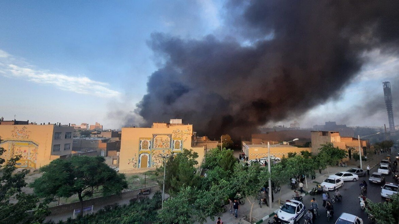 آتش سوزی انبار لوازم خانگی در مشهد