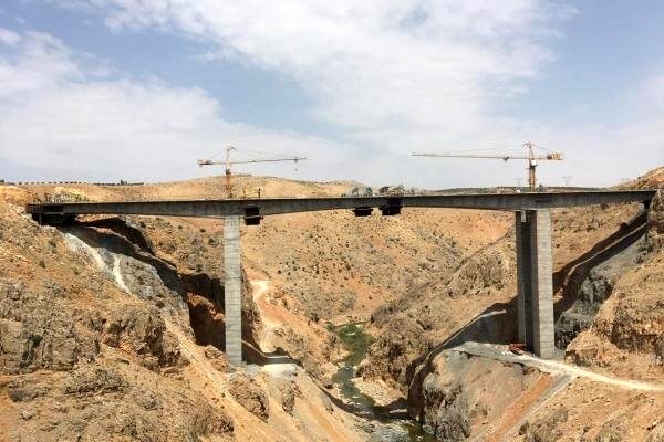 افتتاح آزادراه شیراز به اصفهان الزامی است