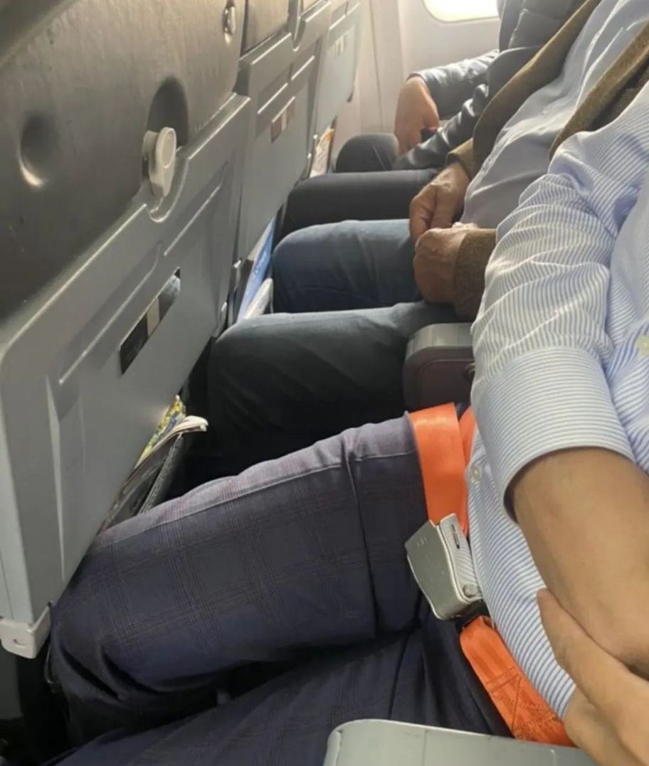 دست شرکت های هواپیمایی در جیب مسافران با کاهش فاصله صندلی ها